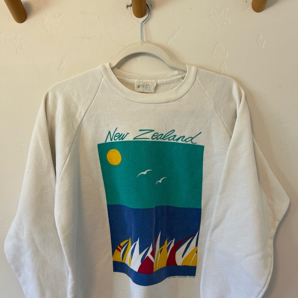Vintage New Zealand Affair Women’s Beach Scene White Pullover See Measurements